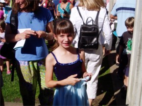 Dance.jpg (26631 bytes)