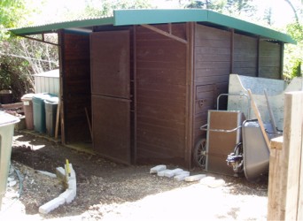Shed.jpg (27496 bytes)
